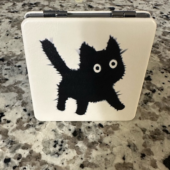 BLACK CAT PATTERN COMPACT MIRROR - Picture 6 of 6